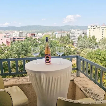 Апартамент Sunny Honeymoon *